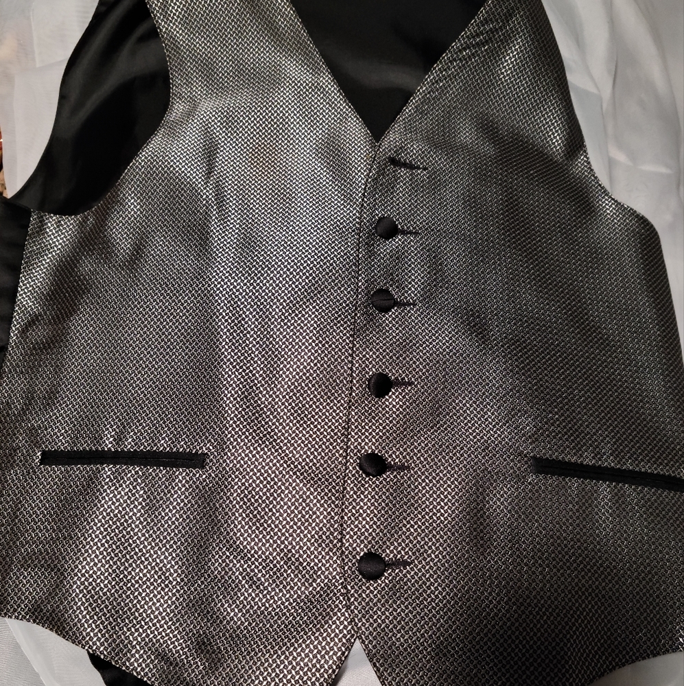 Men Formal - Picture 7 of 9